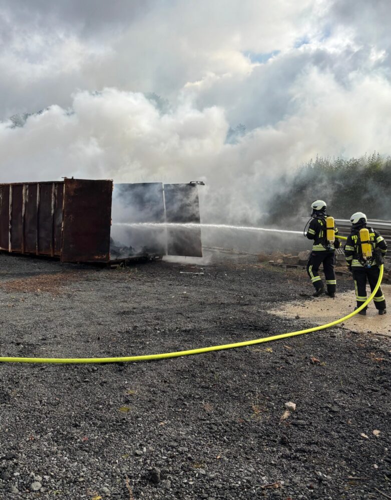 Brennt Container